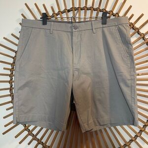 English Laundry Men’s Gray Flat Front Shorts with Stretch 9” size 38